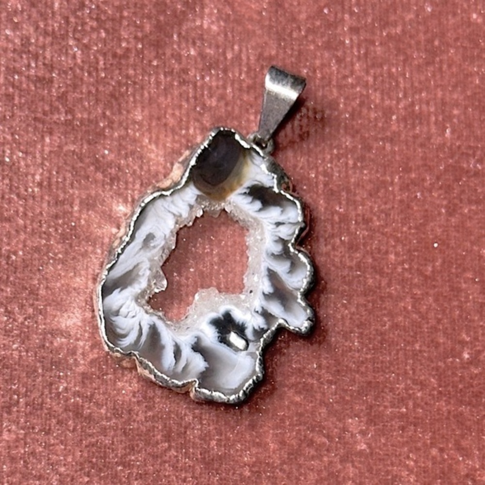 Beautiful Agate Style Geode Druzzy Pendant | Vintage Silvertone Jewelry Charm